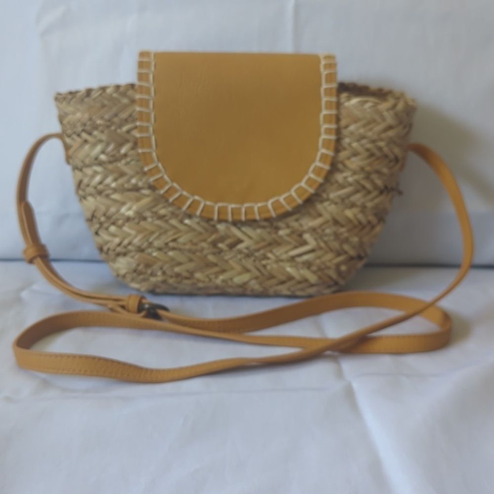 Woven Mixed Material Universal Threads Purse
